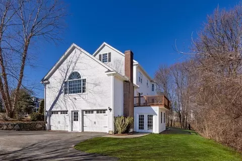 Exterior - 10 Hillside Dr, Georgetown, MA 01833 photo 5 of 6