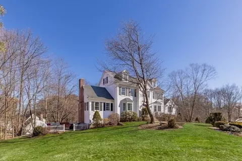 Exterior - 10 Hillside Dr, Georgetown, MA 01833 photo 4 of 6