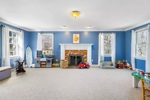 Living - 10 Hillside Dr, Georgetown, MA 01833 photo 5 of 11