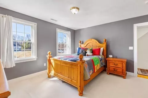Bedroom - 10 Hillside Dr, Georgetown, MA 01833 photo 4 of 6