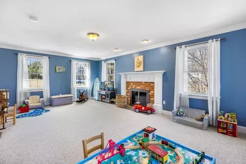 Living - 10 Hillside Dr, Georgetown, MA 01833 photo 6 of 11