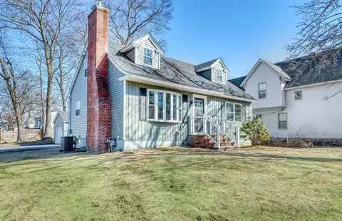 206 Boylston St, Lowell, MA 01852