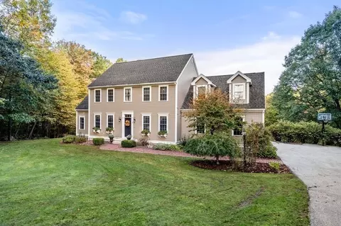 8 Brenda Dr, Millbury, MA 01527