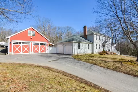 6 Crestwood Dr, Blackstone, MA 01504