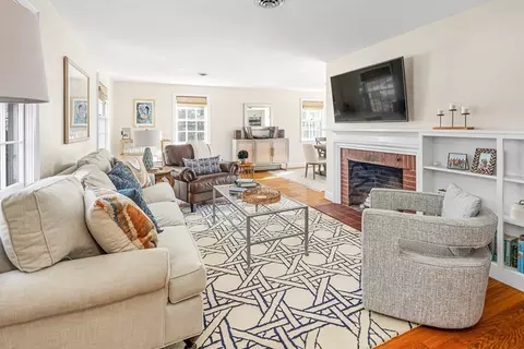 Living - 36 Howland Ln, Hingham, MA 02043 photo 1 of 2