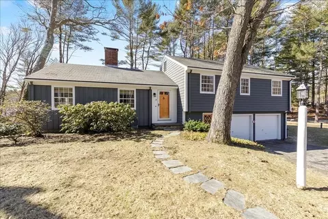 Exterior - 36 Howland Ln, Hingham, MA 02043 photo 2 of 8
