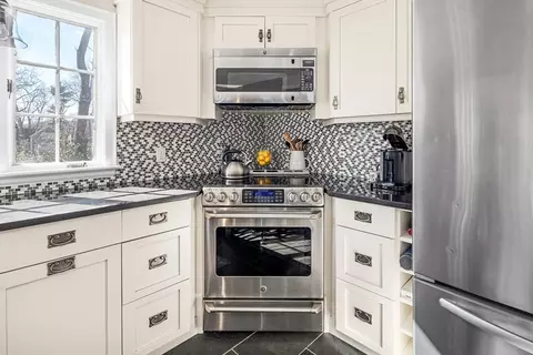 Kitchen - 36 Howland Ln, Hingham, MA 02043 photo 3 of 3