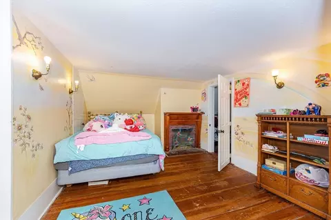 Bedroom - 12 Centre St, Danvers, MA 01923 photo 9 of 10
