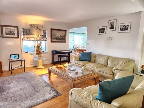 Living - 991 Broadway, Everett, MA 02149 photo 4 of 9
