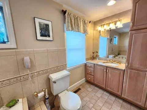 Bath - 991 Broadway, Everett, MA 02149 photo 5 of 5