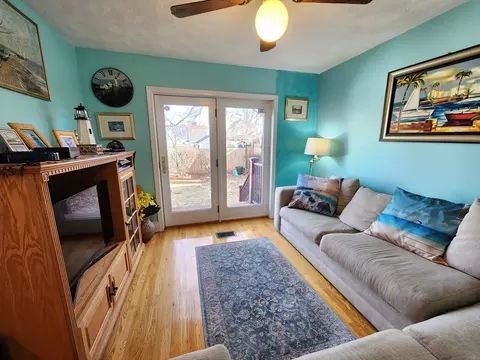 Living - 991 Broadway, Everett, MA 02149 photo 6 of 9