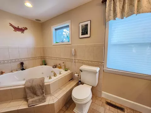 Bath - 991 Broadway, Everett, MA 02149 photo 3 of 5