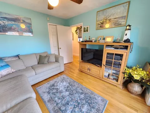 Living - 991 Broadway, Everett, MA 02149 photo 7 of 9