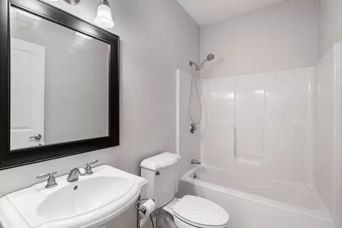 Bath - 40 Sandy Ridge Rd, Sterling, MA 01564 photo 2 of 3