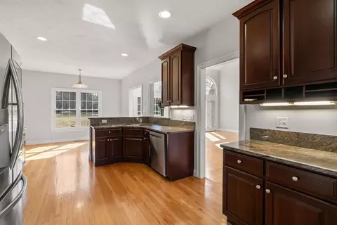 Kitchen - 40 Sandy Ridge Rd, Sterling, MA 01564 photo 3 of 4