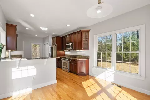 Kitchen - 40 Sandy Ridge Rd, Sterling, MA 01564 photo 4 of 4