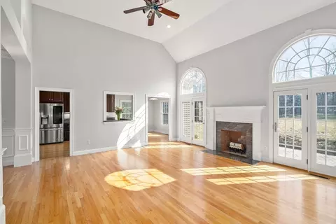Living - 40 Sandy Ridge Rd, Sterling, MA 01564 photo 1 of 2