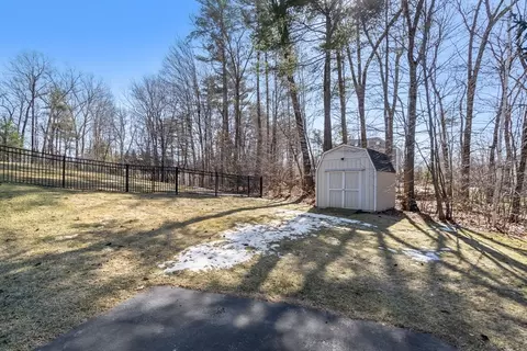 Exterior - 40 Sandy Ridge Rd, Sterling, MA 01564 photo 8 of 9