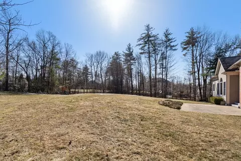 Exterior - 40 Sandy Ridge Rd, Sterling, MA 01564 photo 7 of 9