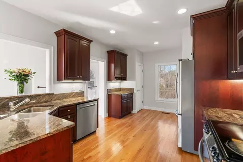 Kitchen - 40 Sandy Ridge Rd, Sterling, MA 01564 photo 1 of 4