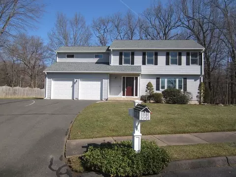 15 Patriot Ln, Agawam, MA 01030