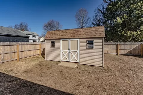 Exterior - 20 Ormond Dr, Northampton, MA 01062 photo 6 of 7