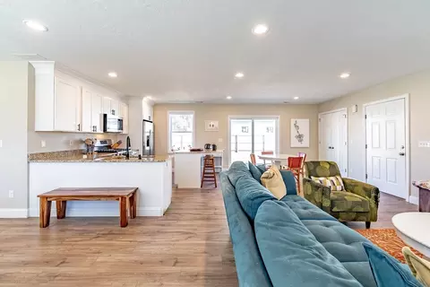 Living - 20 Ormond Dr, Northampton, MA 01062 photo 4 of 5