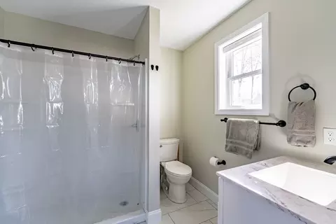 Bath - 20 Ormond Dr, Northampton, MA 01062 photo 1 of 2