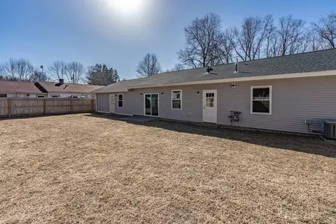 Exterior - 20 Ormond Dr, Northampton, MA 01062 photo 5 of 7