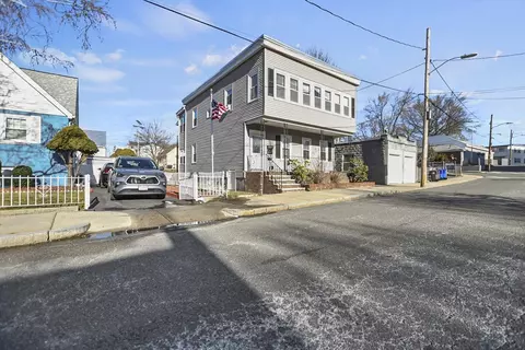 75 Palmer St, Chelsea, MA 02150