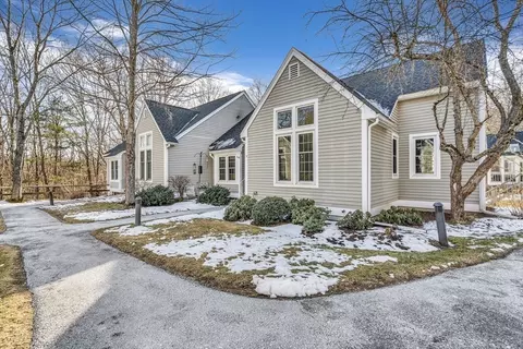 9 Brewster Ln #9, Acton, MA 01720