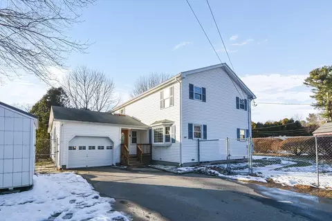 4 Pine Ridge Dr, Oxford, MA 01540
