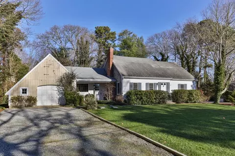 28 Belvedere Ter, Yarmouth, MA 02675