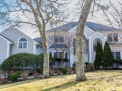 12 Summit Ln, Falmouth, MA 02536