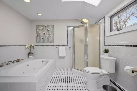 Bath - 5 Madison Ln, Acton, MA 01720 photo 3 of 4