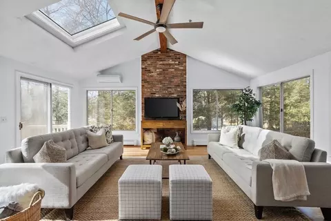 Living - 5 Madison Ln, Acton, MA 01720 photo 2 of 5