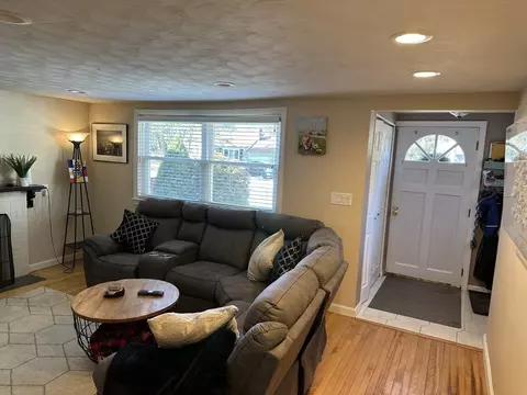 Entry Way - 5 Middlesex Rd, Sharon, MA 02067 photo 1 of 2