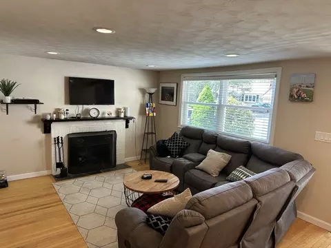 Living - 5 Middlesex Rd, Sharon, MA 02067 photo 2 of 4