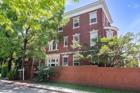 40 Hawes St, Brookline, MA 02446 photo 2