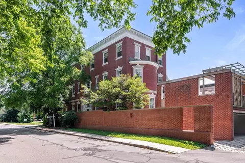 40 Hawes St, Brookline, MA 02446 photo 3