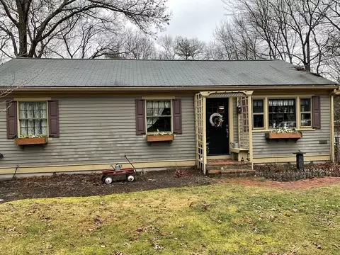 3 Old Main St, Carver, MA 02330