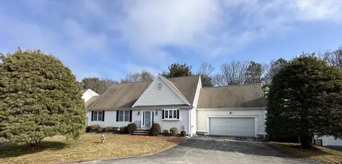 19 Turtlebrook Way #19, Medfield, MA 02052