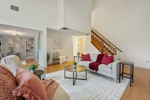 9 Ascot Ln #9, Uxbridge, MA 01569
