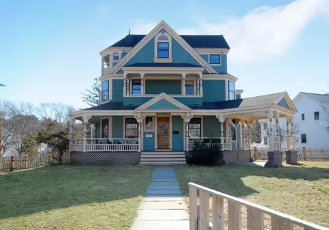83 Riverside Ave, Concord, MA 01742