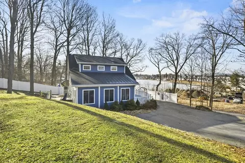 9 Pond St, Lunenburg, MA 01462