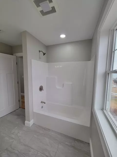 Bath - 579 Summit St #1, Fall River, MA 02724 photo 4 of 6