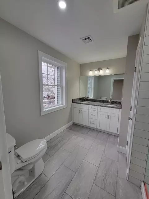 Bath - 579 Summit St #1, Fall River, MA 02724 photo 5 of 6