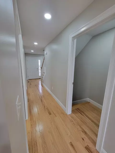 Entry Way - 579 Summit St #1, Fall River, MA 02724 photo 4 of 8