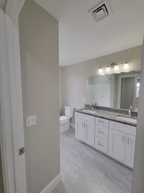 Bath - 579 Summit St #1, Fall River, MA 02724 photo 2 of 6