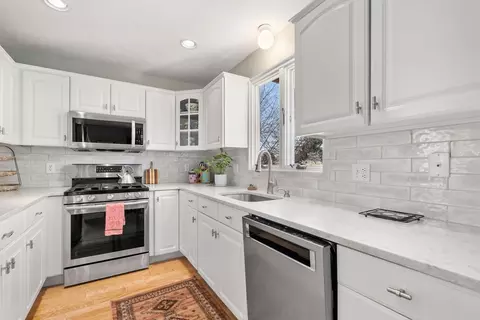 110 Coolidge Hill Rd #6, Watertown, MA 02472